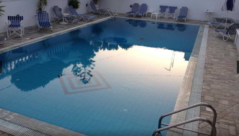 Armonia Hotel Kamári Екстериор снимка