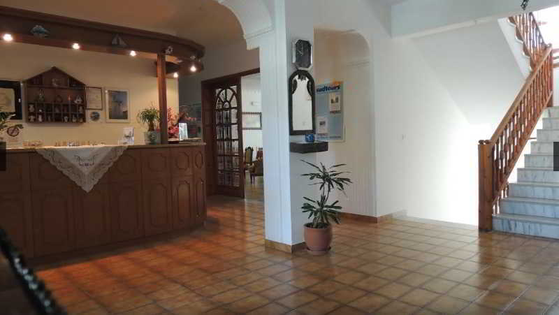 Armonia Hotel Kamári Екстериор снимка