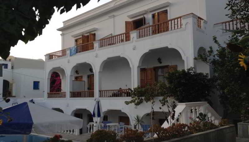 Armonia Hotel Kamári Екстериор снимка