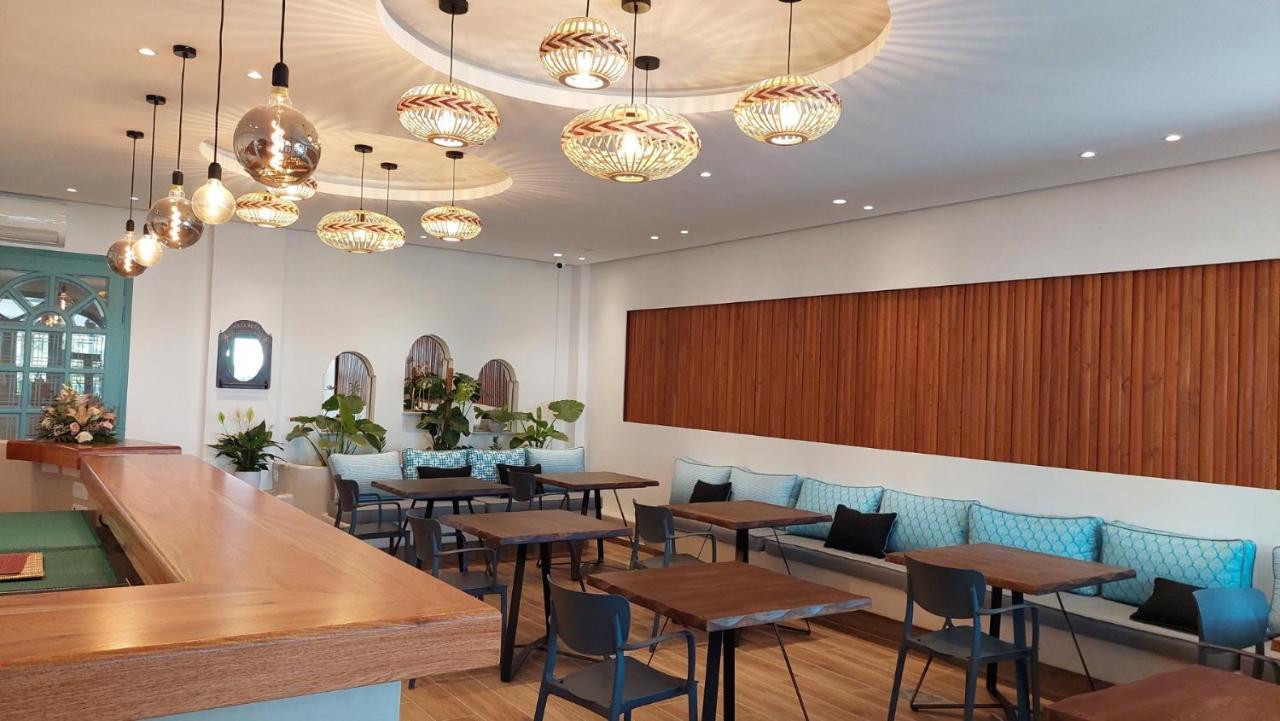 Armonia Hotel Kamári Екстериор снимка