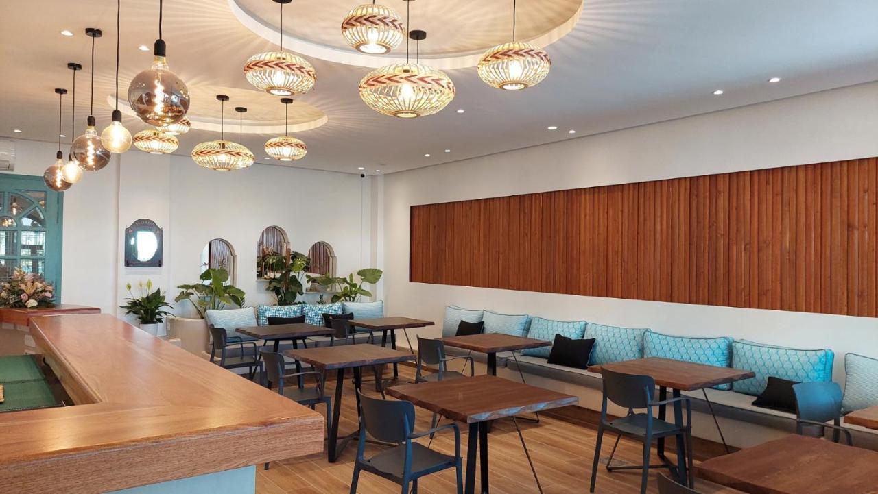 Armonia Hotel Kamári Екстериор снимка