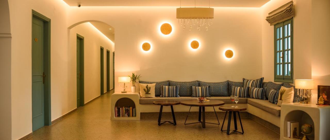 Armonia Hotel Kamári Екстериор снимка