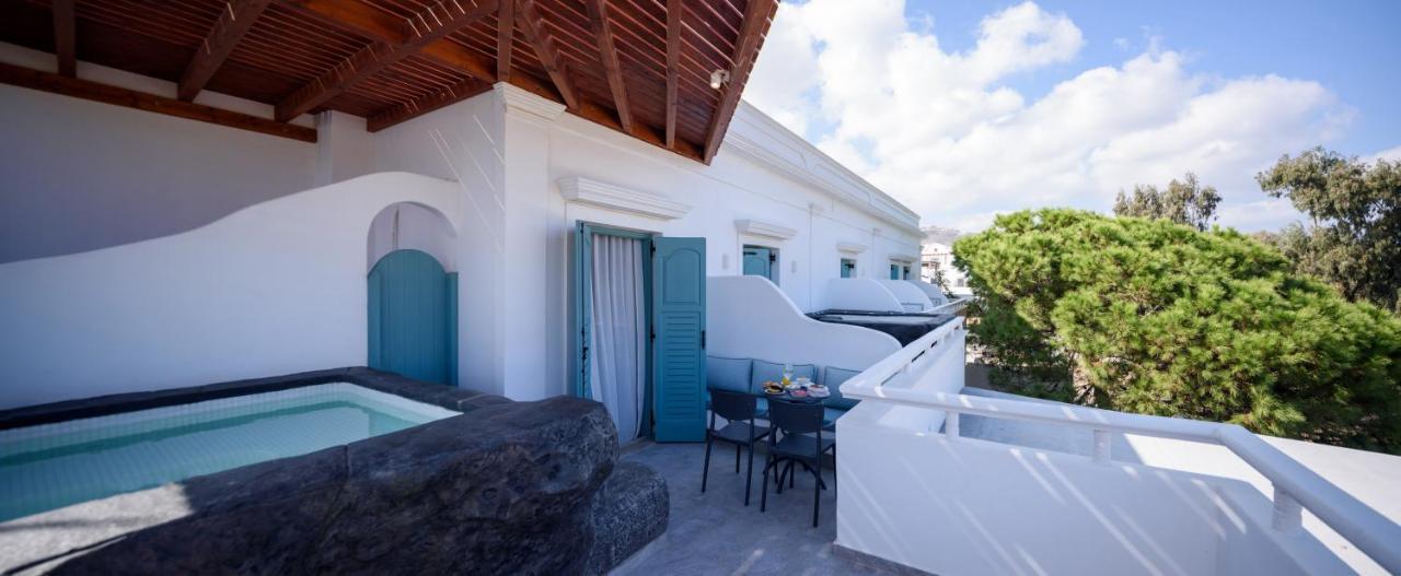 Armonia Hotel Kamári Екстериор снимка