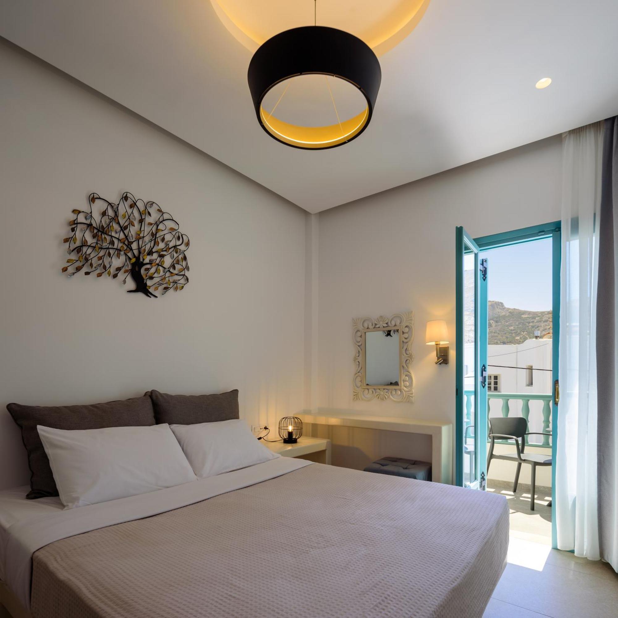 Armonia Hotel Kamári Екстериор снимка