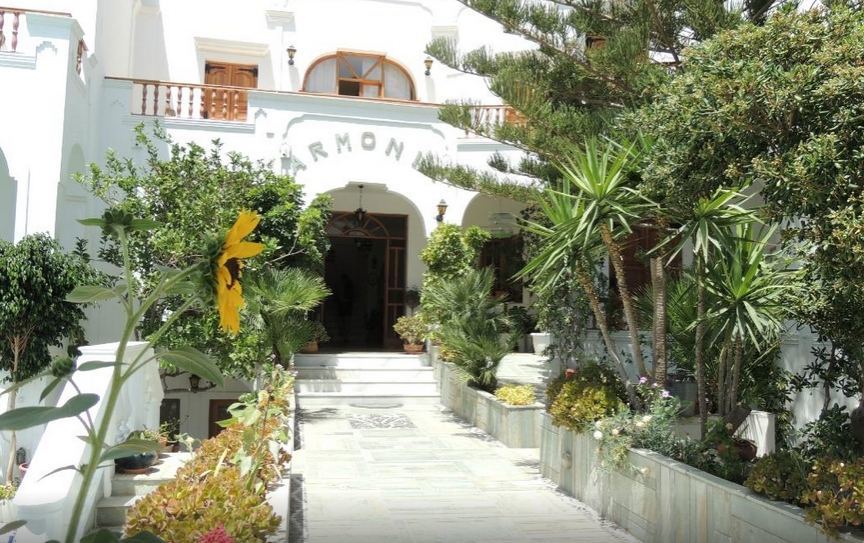 Armonia Hotel Kamári Екстериор снимка